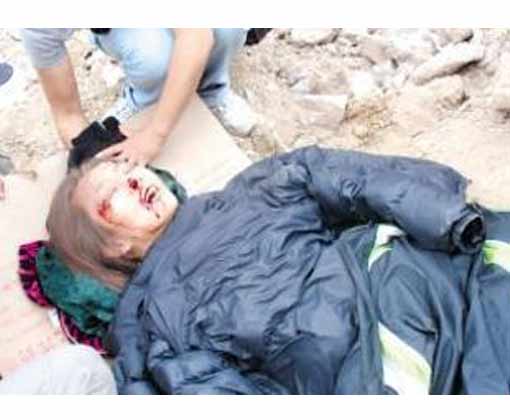 视频:潘粤明剧组意外险象 环生  董洁赶往忙陪护